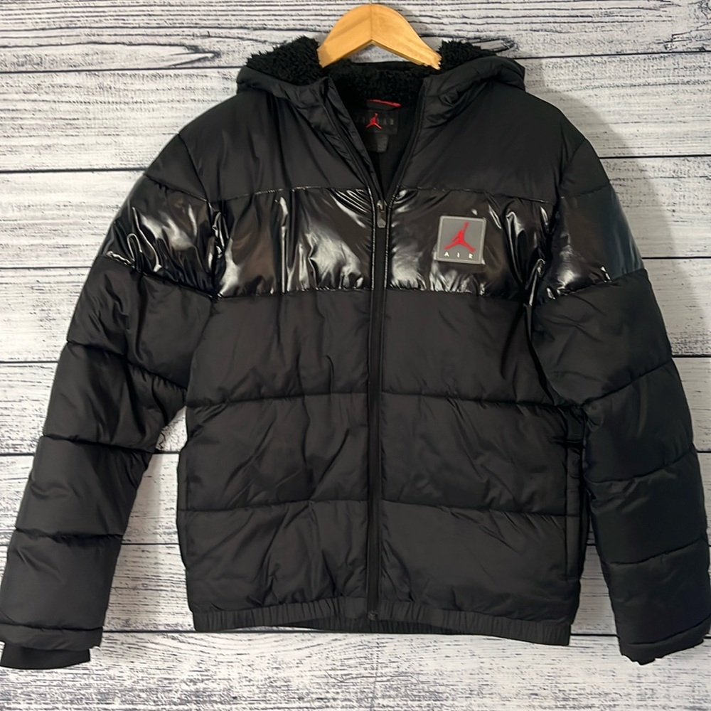 AIR JORDAN Boys’Bold Stripe Puffer Jacket/Coat
